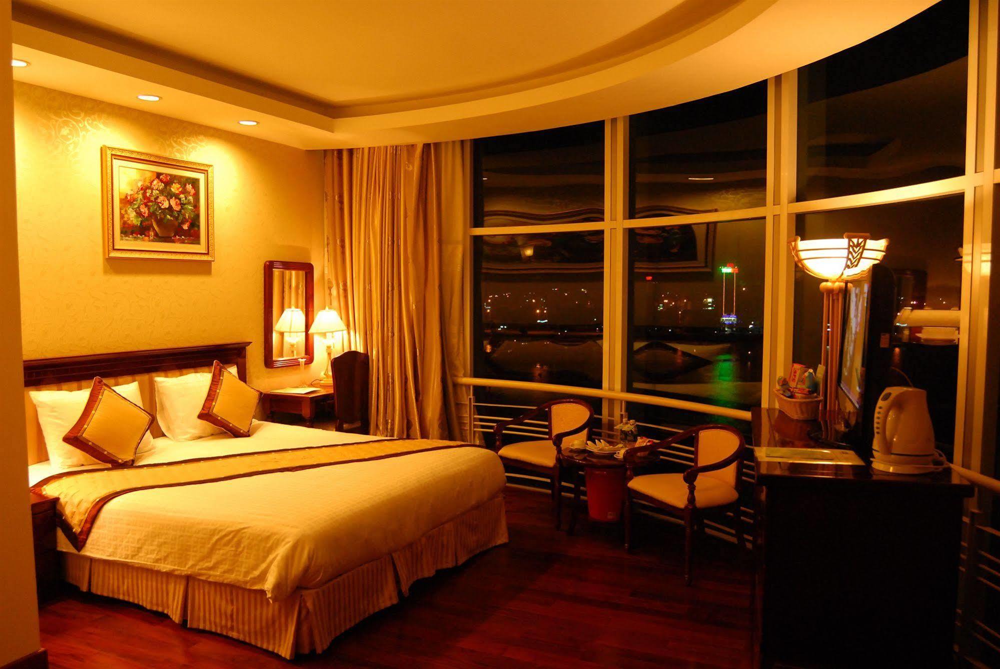 Sun River Hotel Дананг Екстериор снимка
